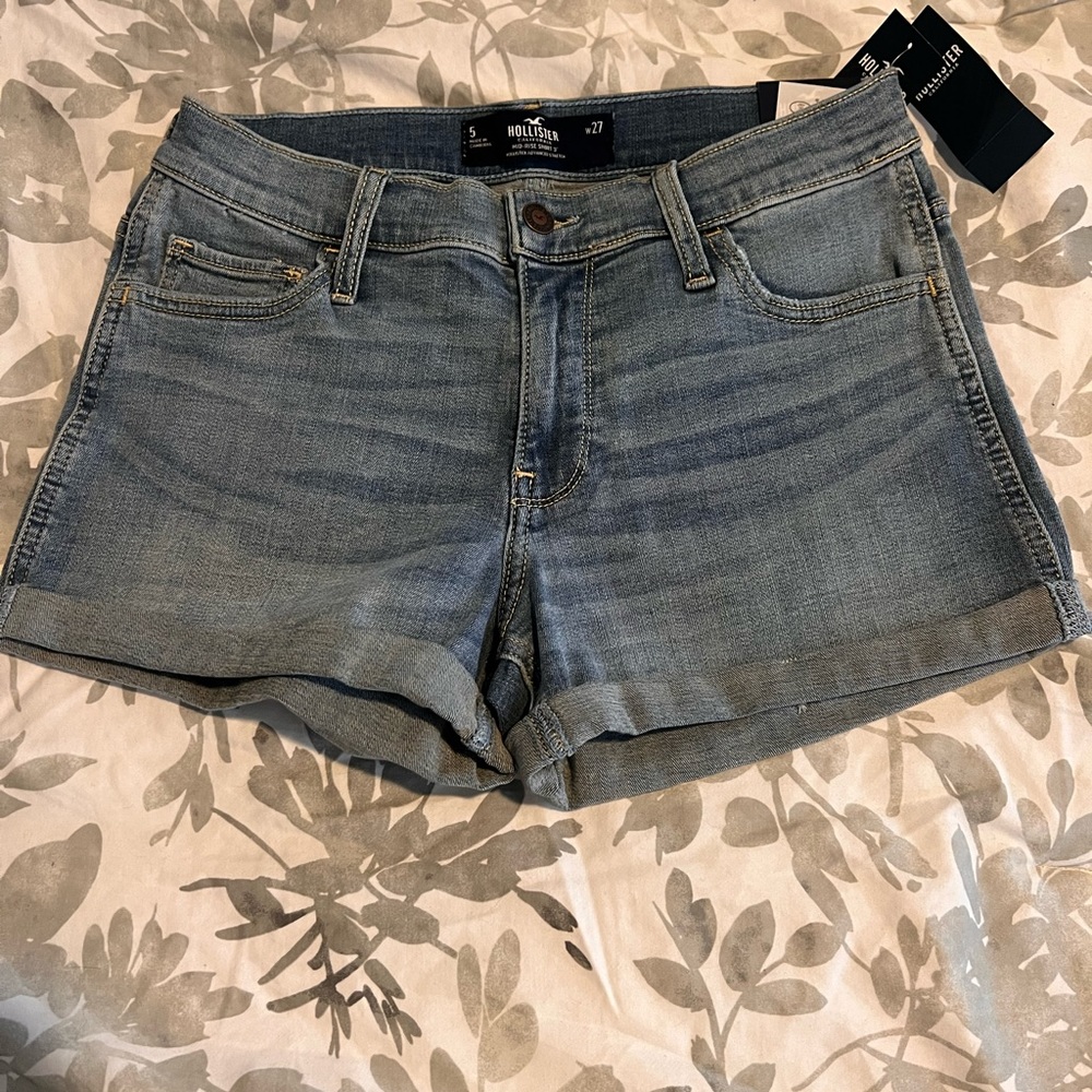 Hollister Mid Rise 3” Denim Shorts